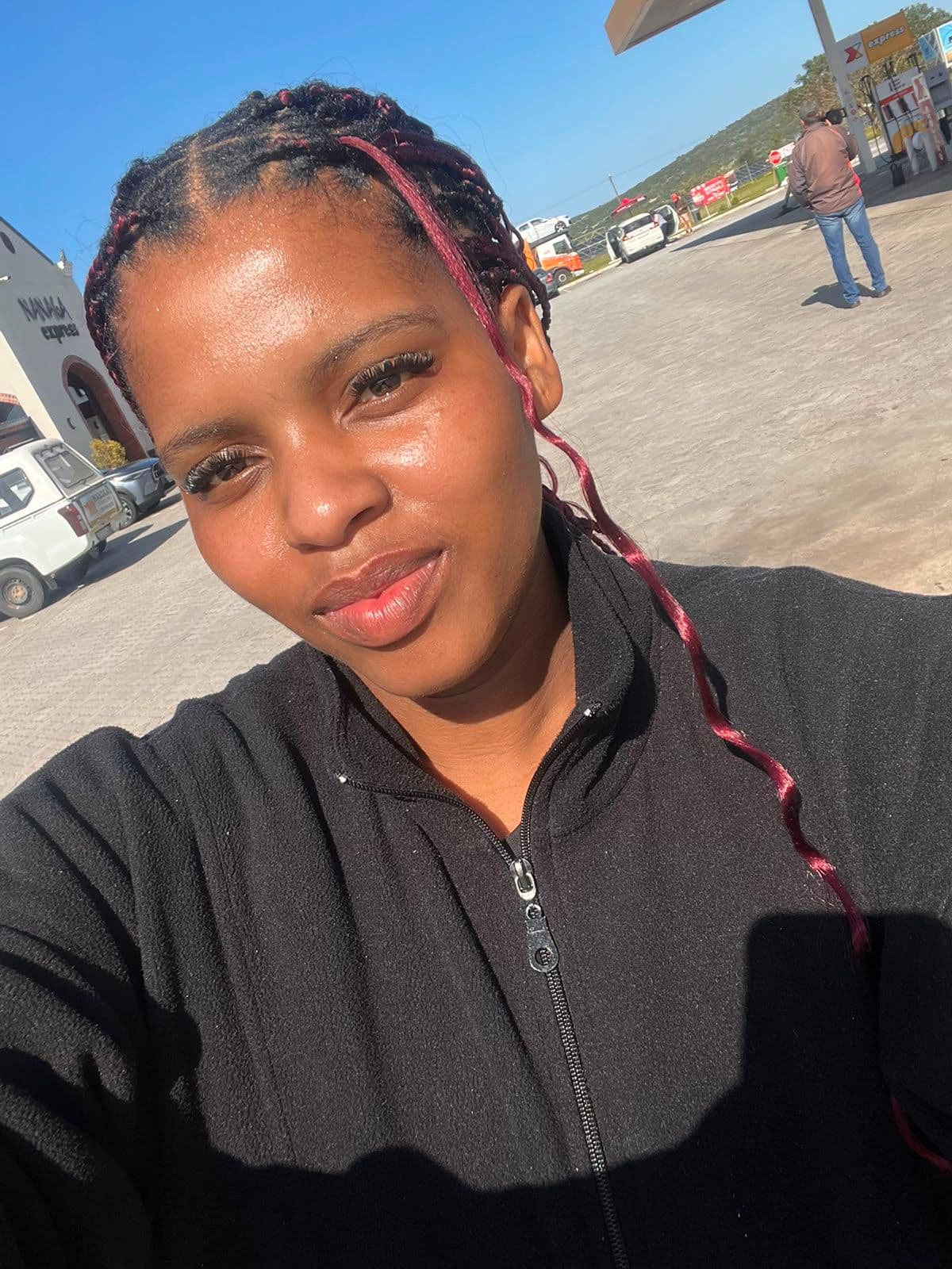 Akhona Maphoi
